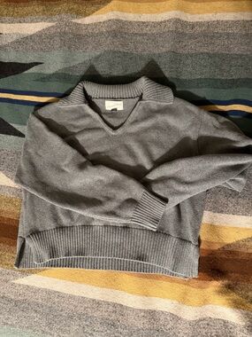 Universal Thread Gray V-Neck Sweater